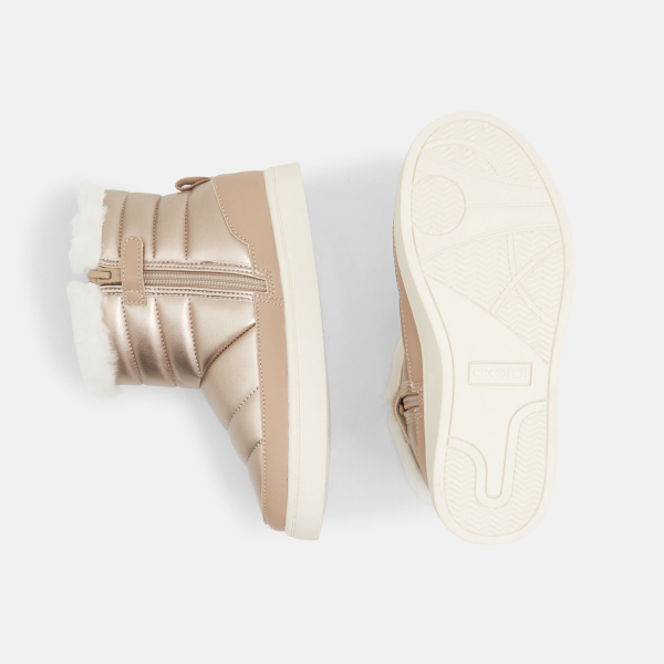 حذاء طويل لامع محشو عليه نقش مبطن ذهبي للبنات